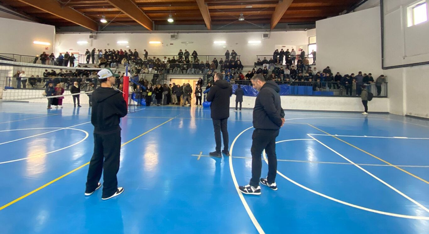 Torre Annunziata - Il Marconi celebra il Natale con don Paolino Franzese