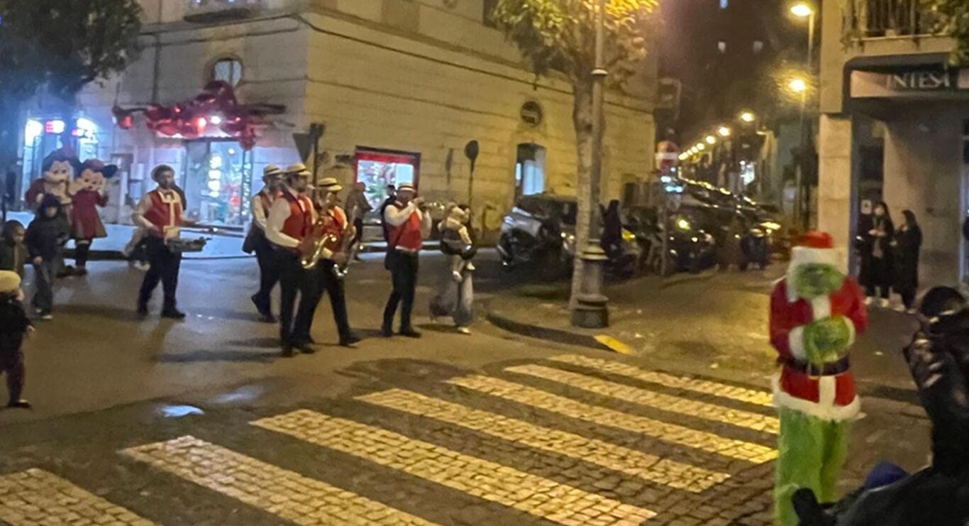 Isole pedonali e polemiche a Torre Annunziata: scontro tra commercianti e Comune