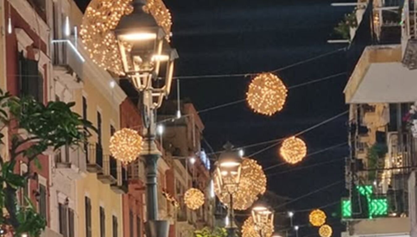 Natale a Torre del Greco, al via il weekend di eventi: strade in festa, spettacoli e magia per i bambini