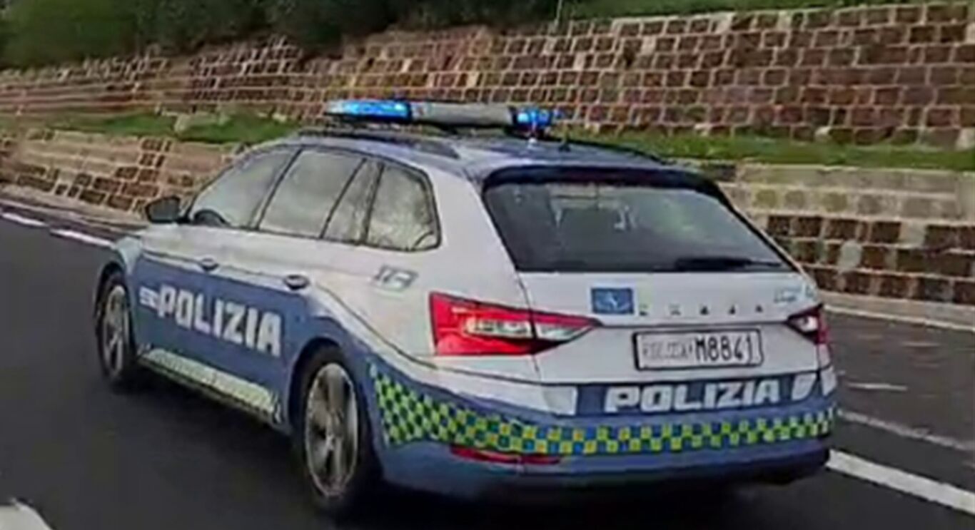 Castellammare di Stabia - Sequestro di un autodemolitore: trovati motori di auto rubate