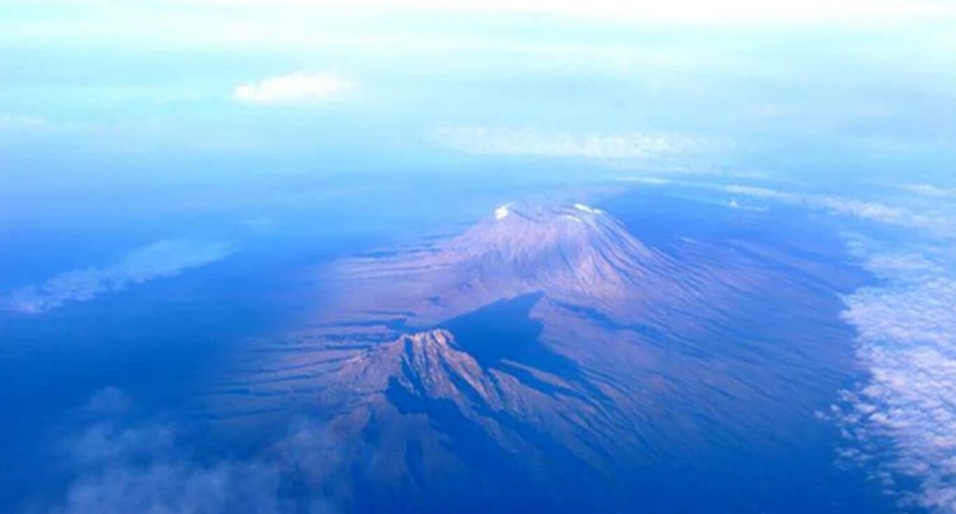 Elicottero in missione di soccorso si schianta sul Kilimangiaro, 5 morti