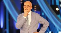 Grande Fratello, Alfonso Signorini nel mirino di un'ex gieffina: "Moralista e ipocrita, voleva esporre mio figlio in tv"
