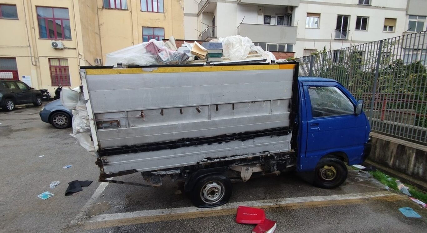 Castellammare - Abbandono di rifiuti: la Polizia Municipale individua e denuncia due pregiudicati