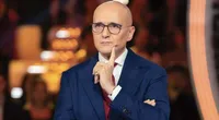 Alfonso Signorini rompe il silenzio (o quasi): "Il vero atto rivoluzionario è non parlare"