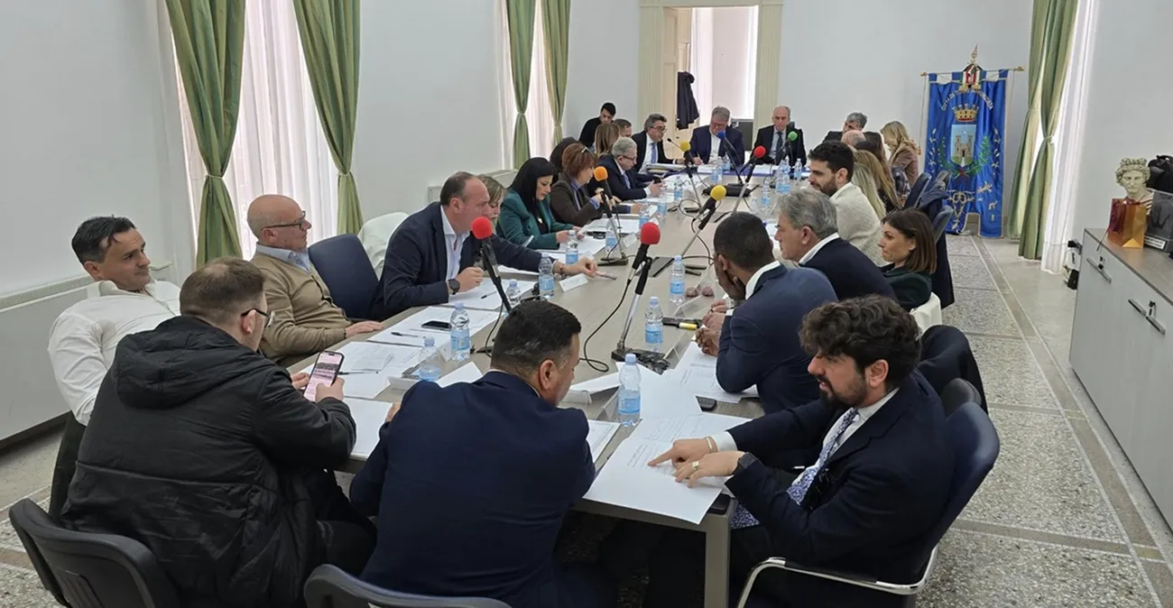 Commissione di accesso a Torre Annunziata: maggioranza e Giunta esprimono sostegno al sindaco Cuccurullo