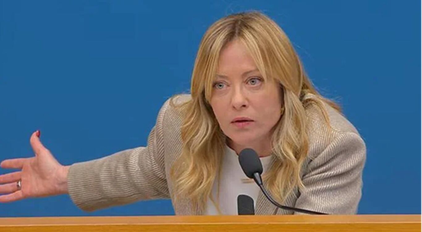 Meloni, domanda sulle tasse: "Quando pensate di farlo?". E lei risponde 'furiosa'