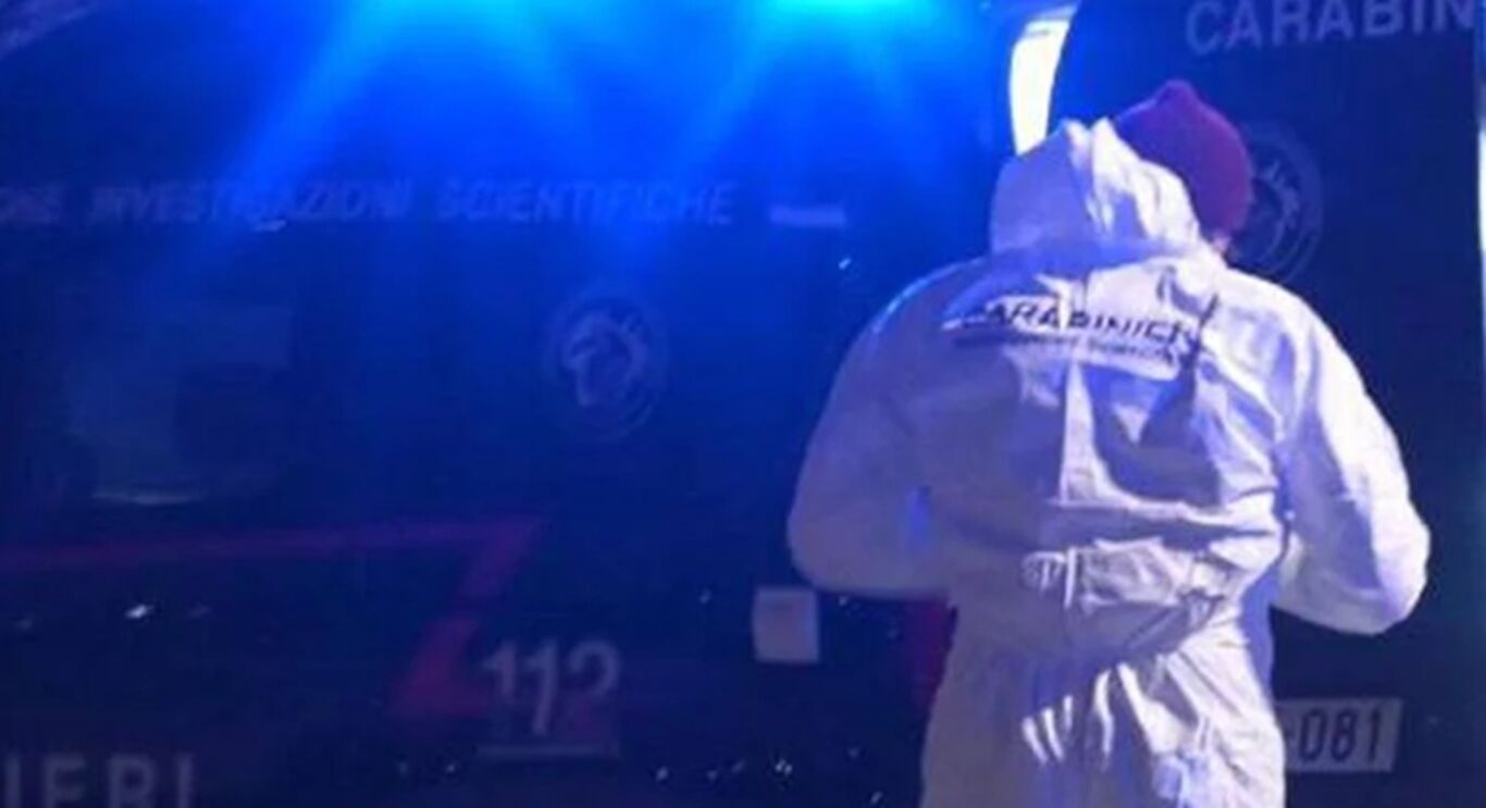 Accoltellato e dato alle fiamme, 53enne trovato morto in un parco