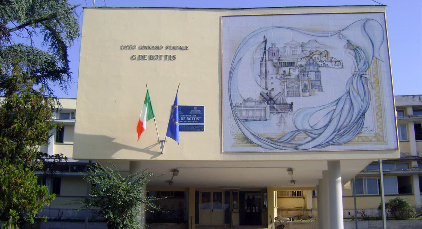 Torre Del Greco, dalla “Giornata degli Abbracci” alla “Notte dei Licei”: il De Bottis diventa palestra di vita