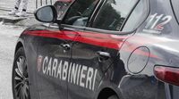 Torino, tenta di uccidere la madre con la sparachiodi e chiama il 112