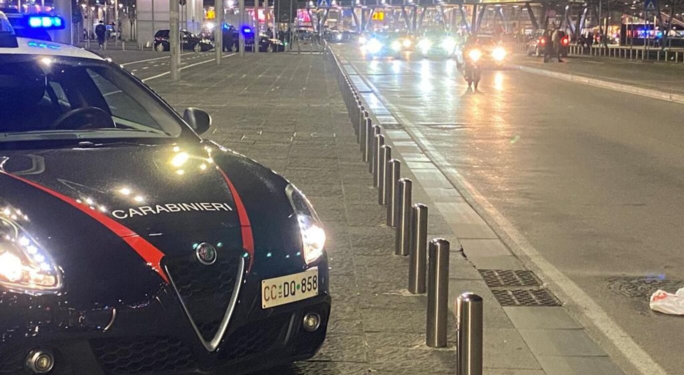 Latitante da giorni, trovato nascosto nel letto contenitore: arrestato 54enne a Napoli