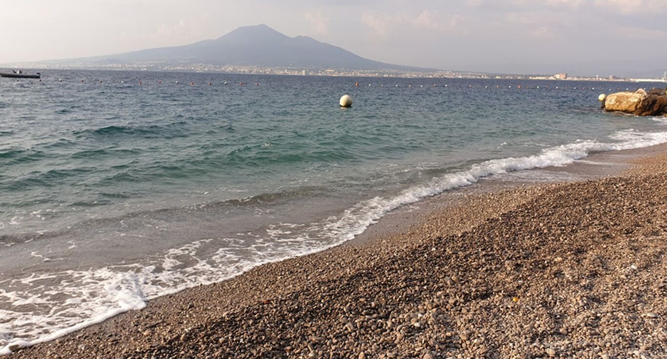 Irregolarità spiagge Castellammare di Stabia: decadenza concessioni per “La Rotonda”, “La Palombara” e “Pozzano”