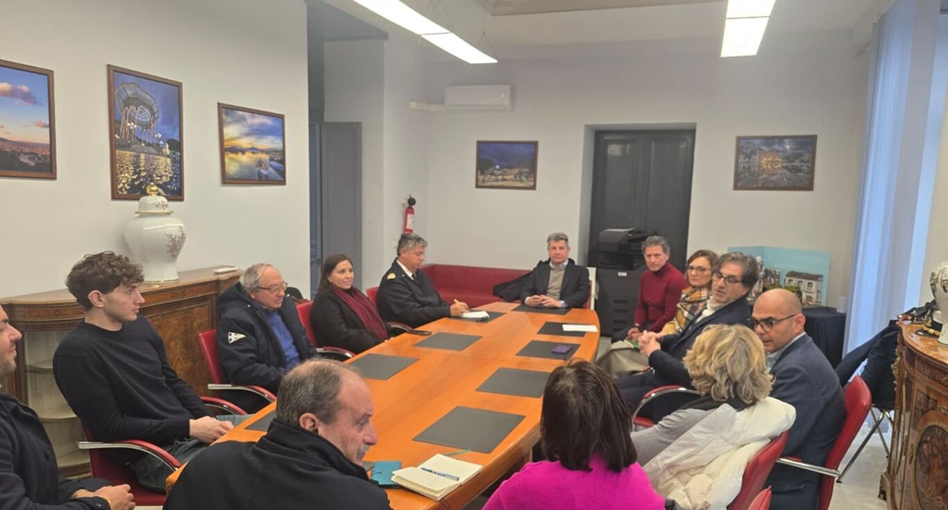 Traversata delle Sirene 2026: regata tra Castellammare, Penisola Sorrentina e lo scoglio di Rovigliano