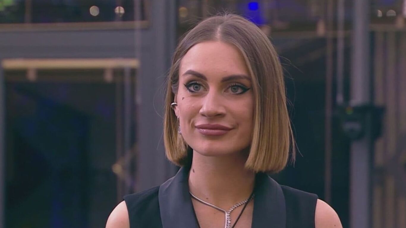 Nikita Pelizon svela i retroscena del Grande Fratello: "Finte relazioni e accordi segreti. Ecco cosa succede in hotel"