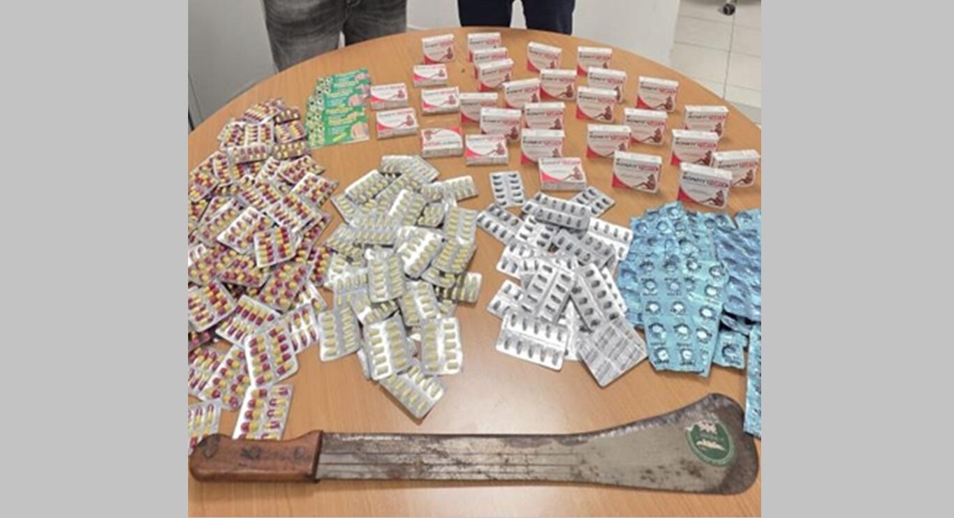 Aeroporto di Napoli, fermato con machete e 80 kg di prodotti vegetali illegali