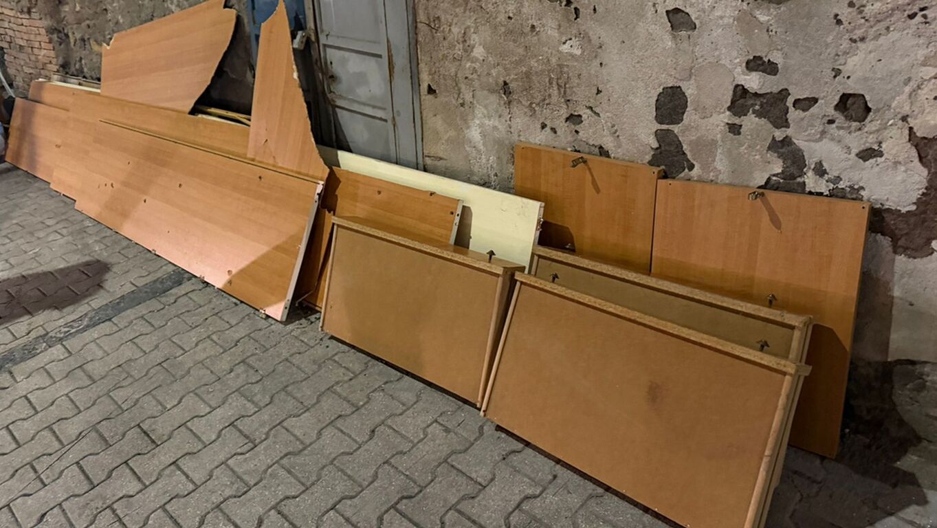 Torre del Greco, scaricano rifiuti e materiali inerti sui marciapiedi: due denunce