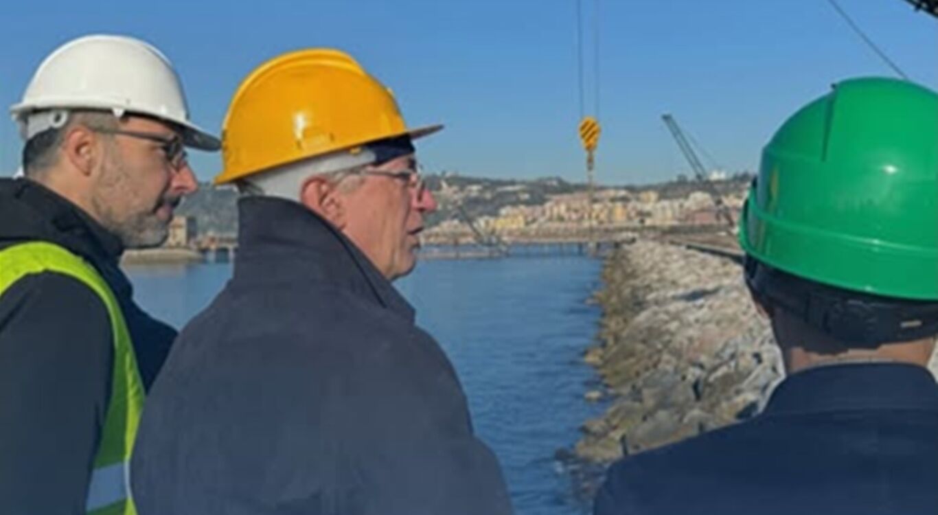 Napoli, scritta offensiva contro il sindaco Manfredi a Bagnoli: solidarietà dalle istituzioni