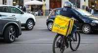 Rider sfruttati, procura Milano dispone controllo giudiziario per Glovo Foodinho