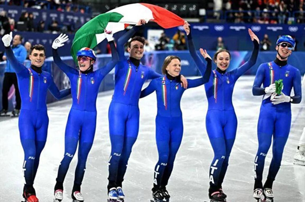 Milano Cortina, Italia oro nella staffetta mista short track