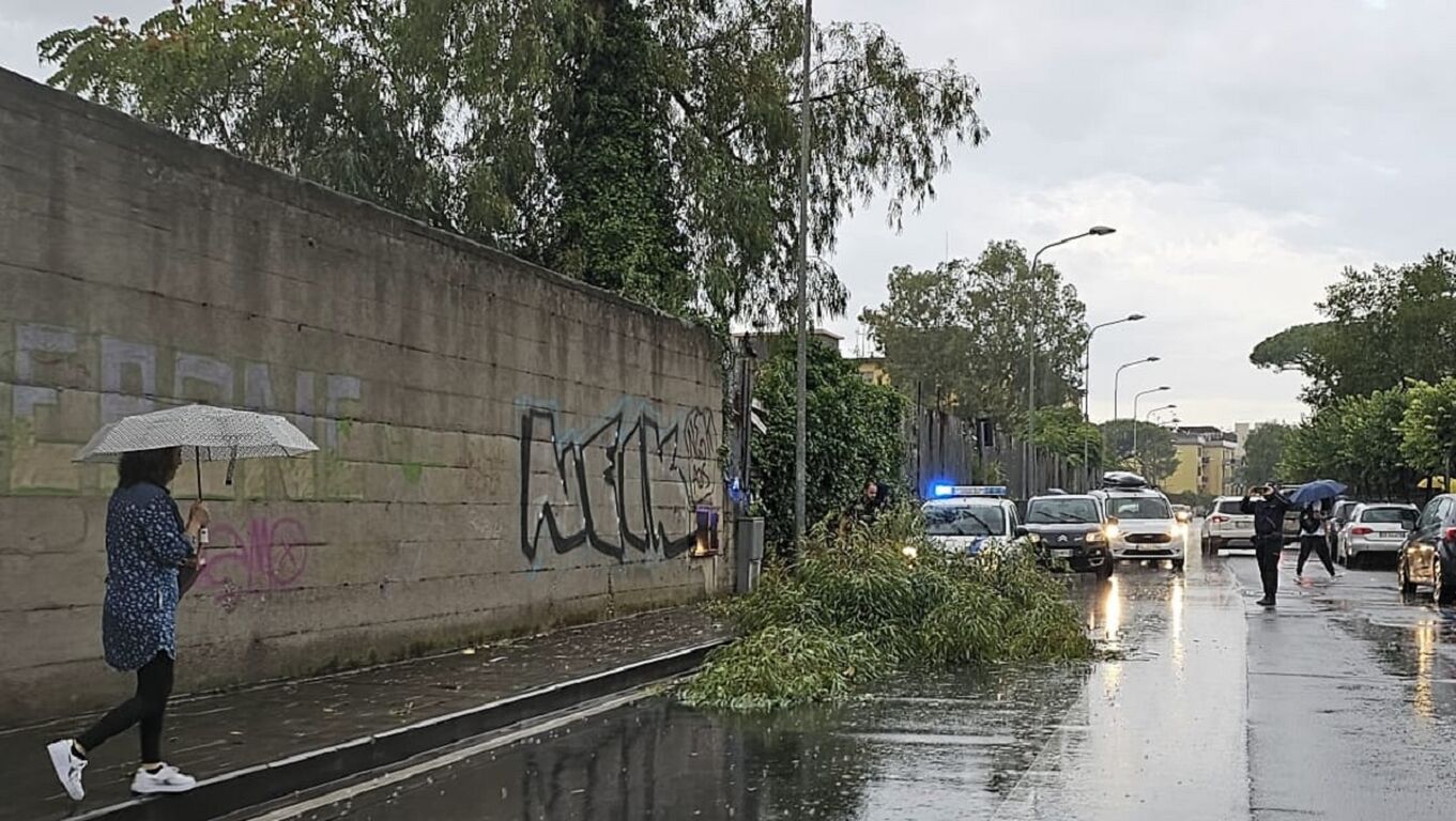 Meteo, allerta arancione su gran parte della Campania: scuole chiuse a Torre Annunziata