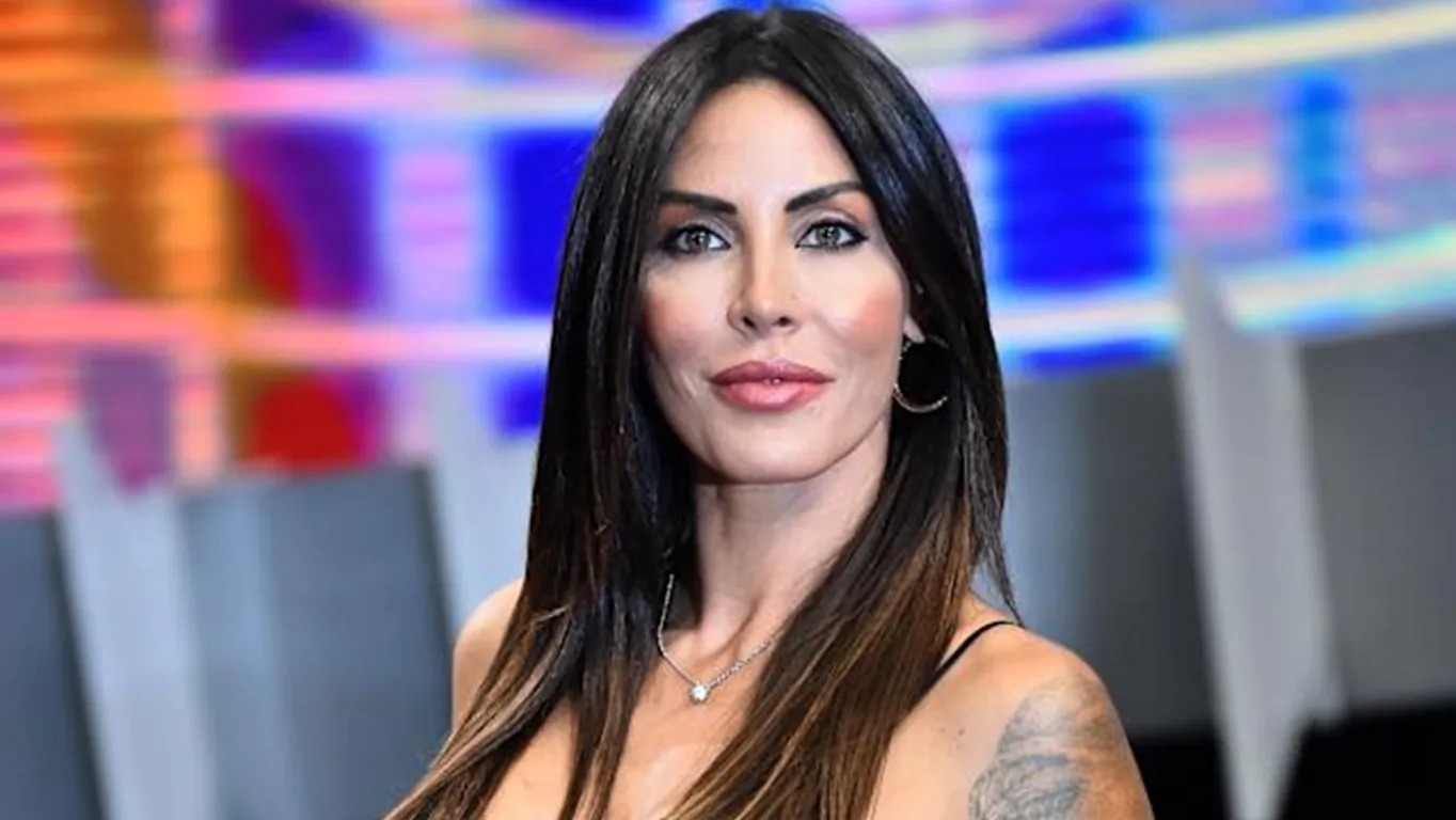 Guendalina Tavassi al Grande Fratello, il messaggio criptico: "Qualcuno trama alle mie spalle"