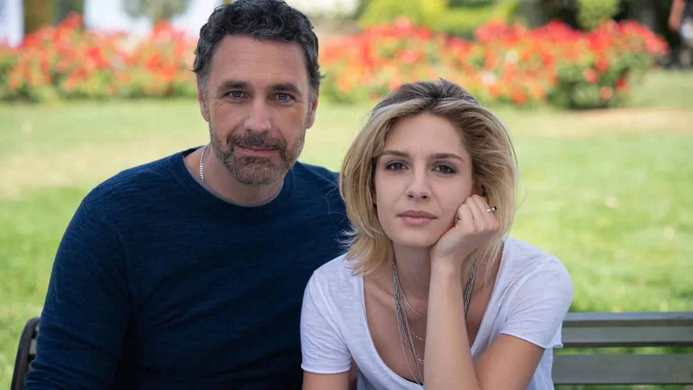 Trasloco d'amore: Raoul Bova e Beatrice Arnera vanno a vivere insieme, ma Rocío Muñoz Morales lancia nuove frecciate