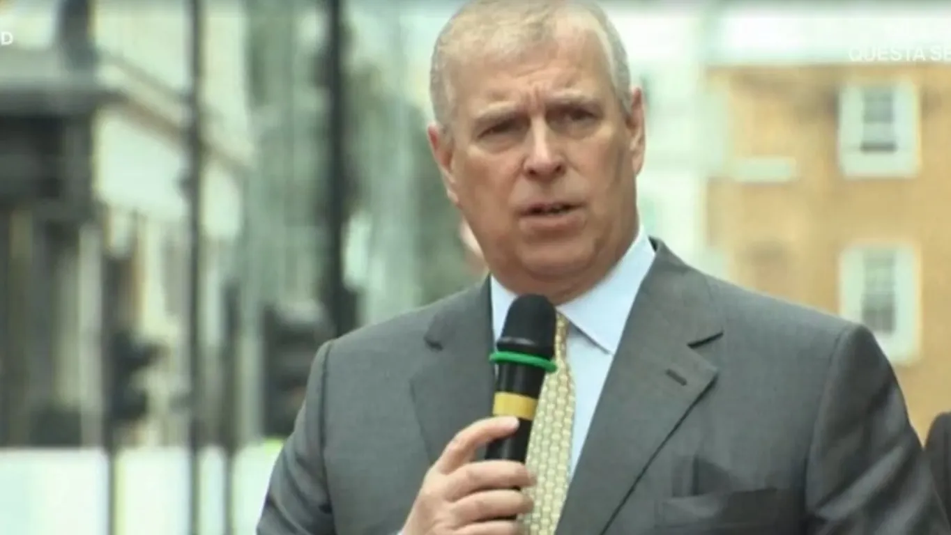 Epstein Files, scandalo nella Royal Family: arrestato l'ex principe Andrea. Di cosa è accusato il fratello di Re Carlo