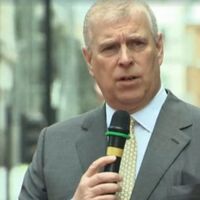 Epstein Files, scandalo nella Royal Family: arrestato l'ex principe Andrea. Di cosa è accusato il fratello di Re Carlo