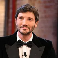 Stefano De Martino condurrà Sanremo 2027, l'annuncio ufficiale del dg Rai Roberto Sergio