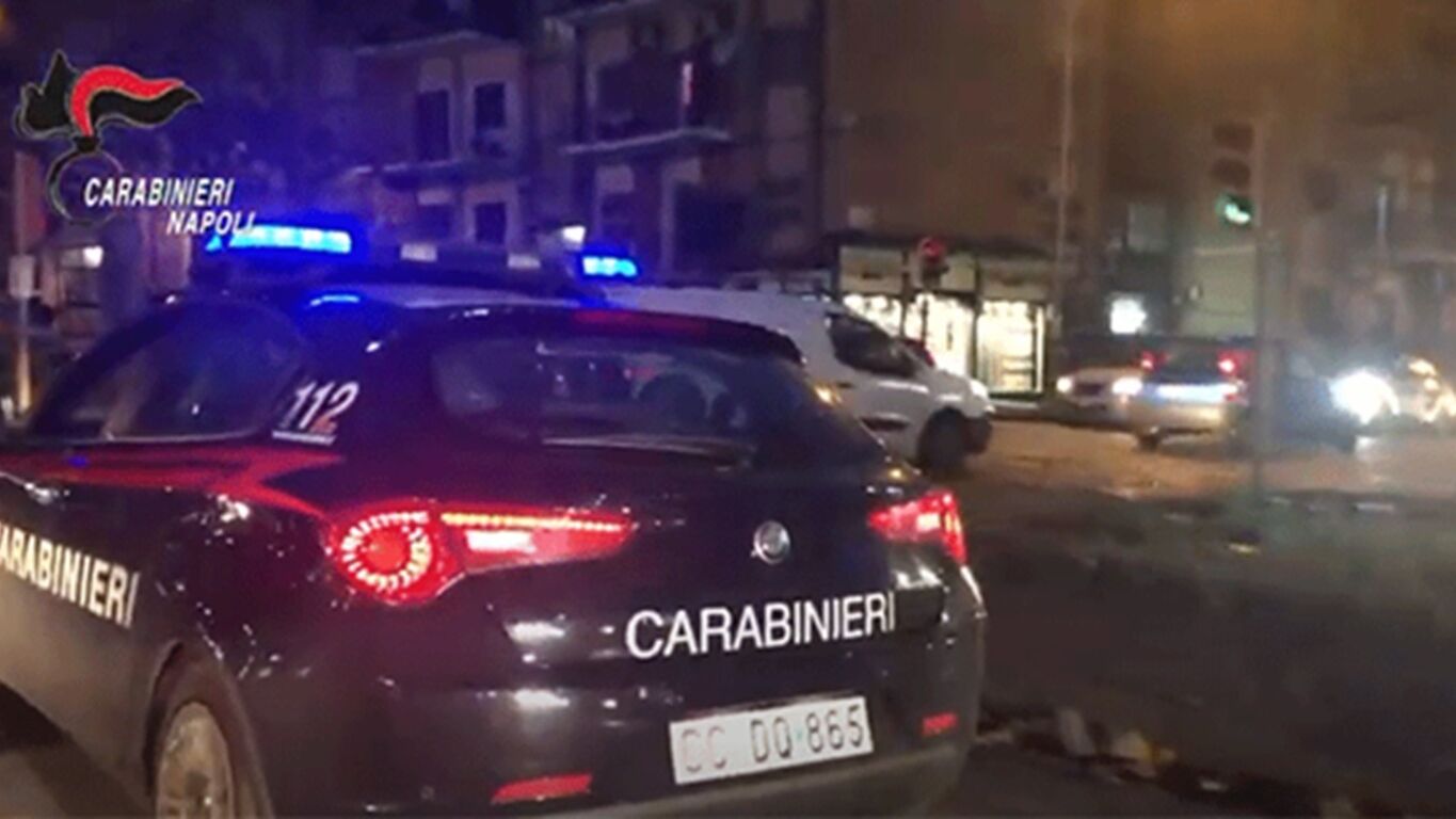 Napoli, 14enne alla guida di un'auto insime a due 17enne: sequestrate due centraline elettroniche