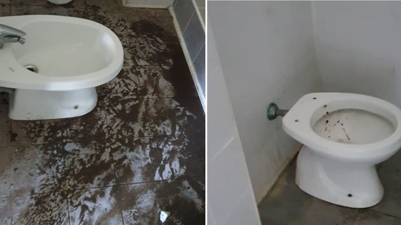 Torre del Greco - Parco Salvo D'Acquisto nel degrado: bagni pubblici off-limits tra sporcizia e incuria