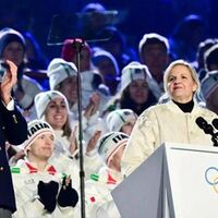 Milano Cortina, cala il sipario: la bandiera olimpica passa alla Francia