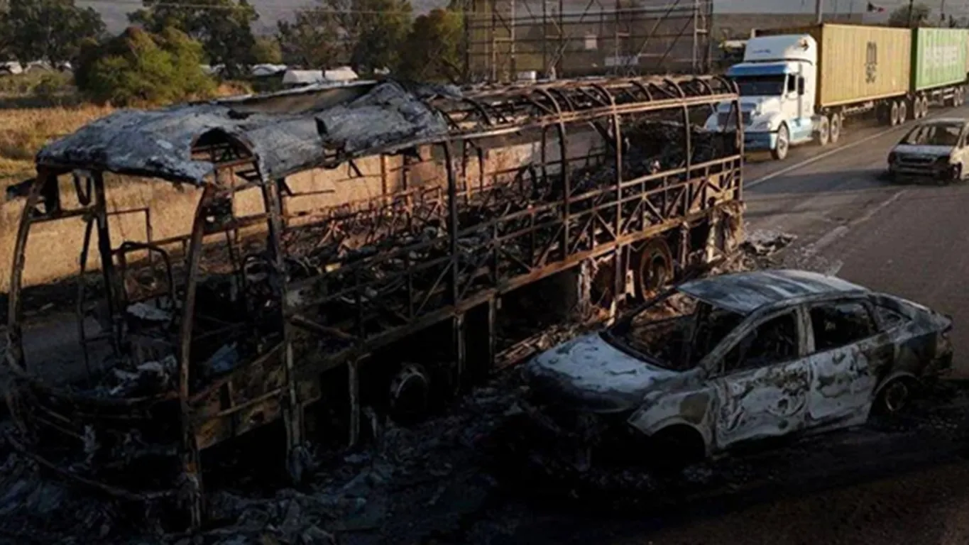 Messico, caos dopo l'uccisione di El Mencho: almeno 26 morti