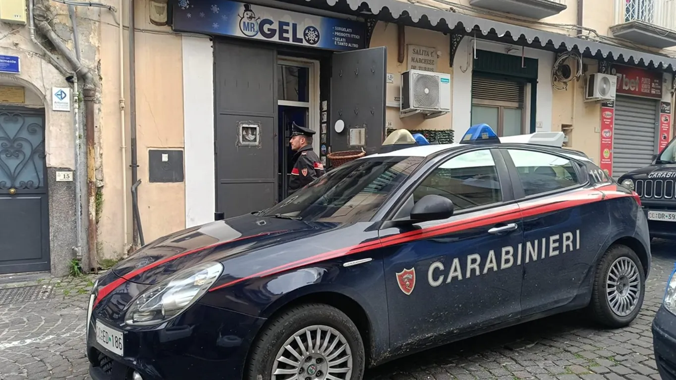 Castellammare, colpi d'arma da fuoco in via De Turris: rinvenuto un bossolo