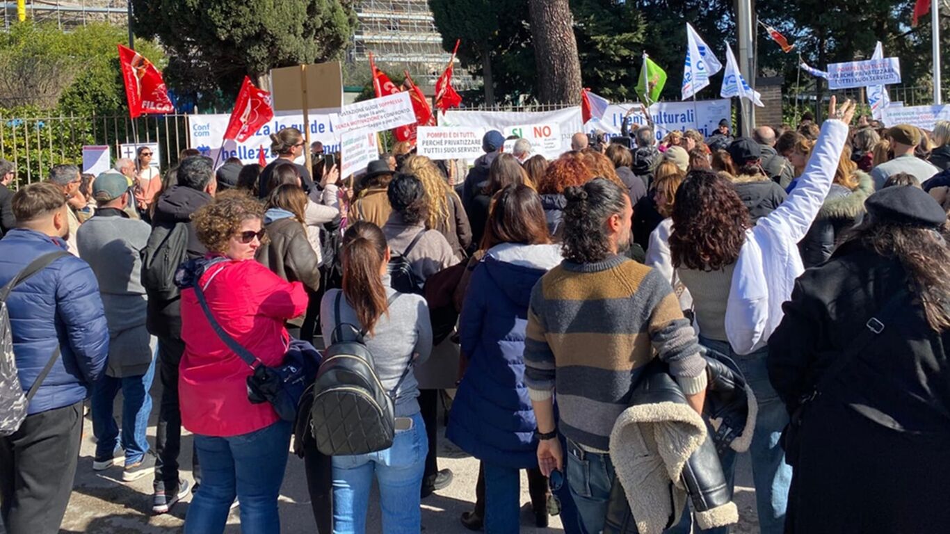 Guide turistiche di Pompei, apertura al dialogo con la direzione del Parco ma resta alta la tensione