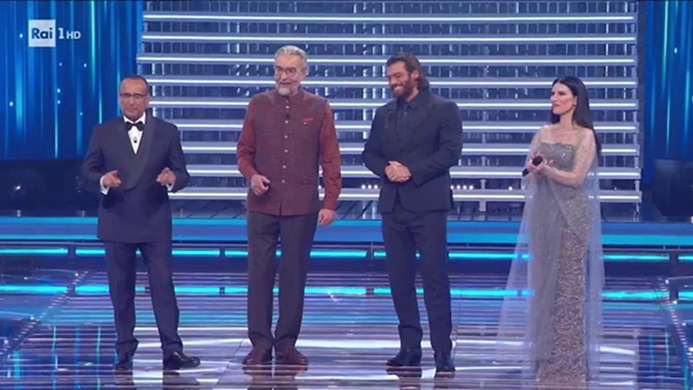 Kabir Bedi incontra Can Yaman a Sanremo 2026: "Sei un degno successore"