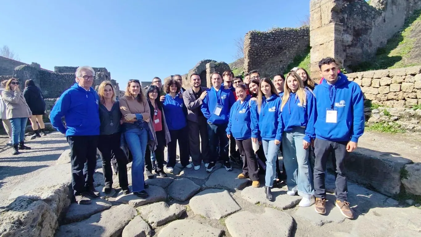 Pompei, i ragazzi del progetto di agricoltura sociale incontrano il cantautore Andrea Sannino