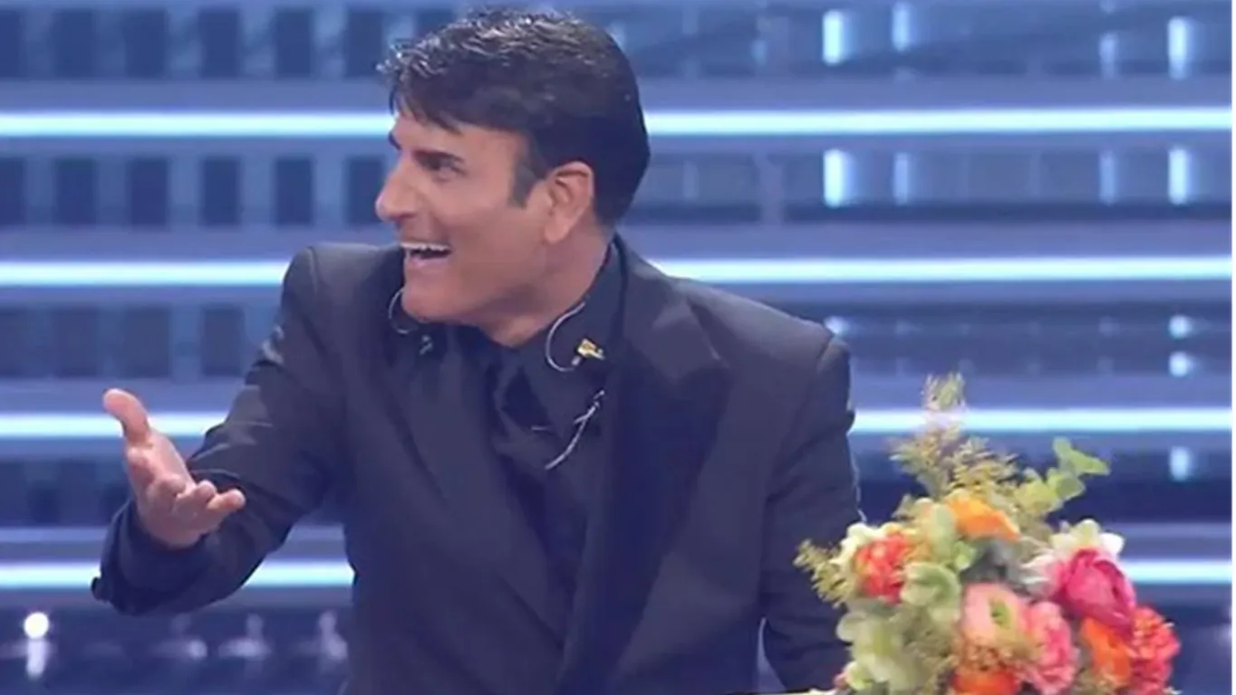 Sanremo 2026, Sal Da Vinci commosso: standing ovation con 'Per sempre sì'