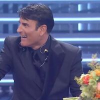 Sanremo 2026, Sal Da Vinci commosso: standing ovation con 'Per sempre sì'