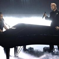 Sanremo, Ramazzotti e Keys incantano con 'L'Aurora': è standing ovation