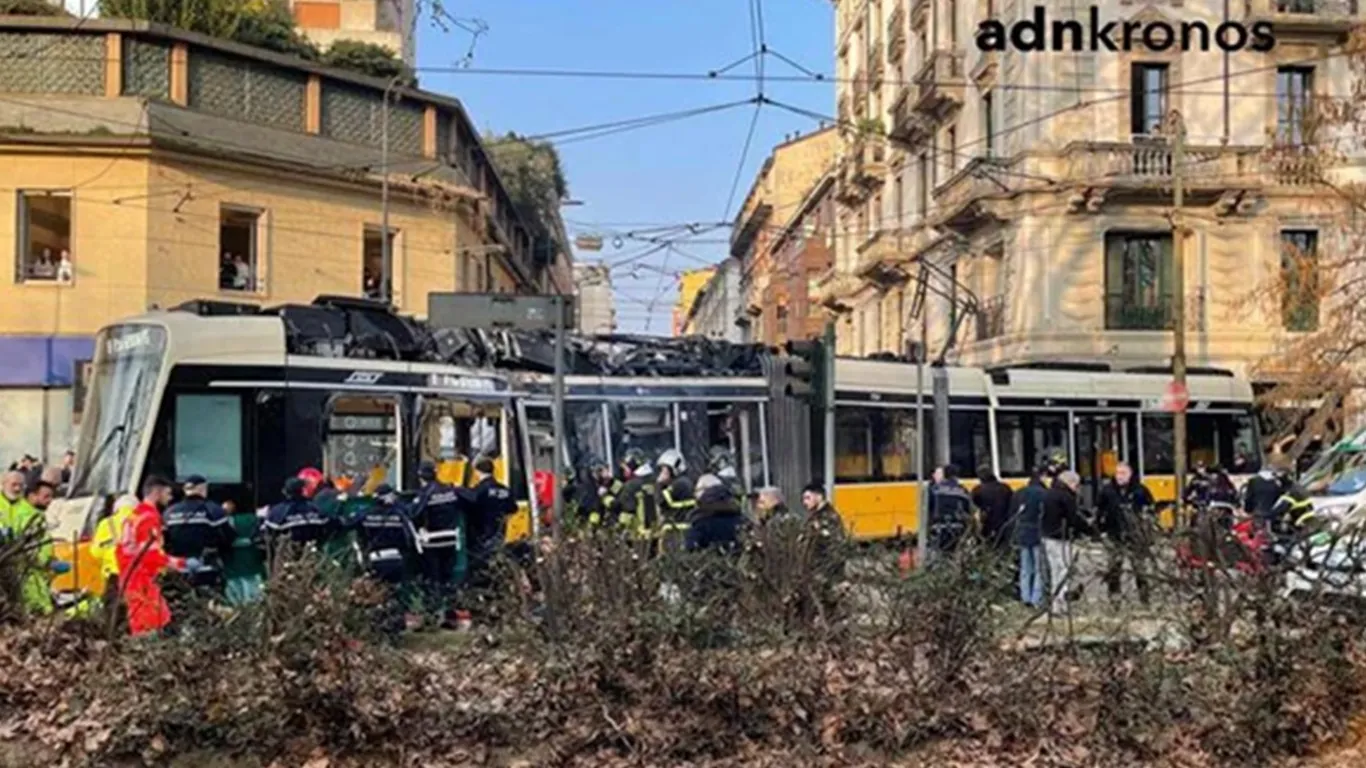 Milano, tram deraglia in centro: due morti e 40 feriti. Procuratore: "Impatto devastante ad alta velocità"