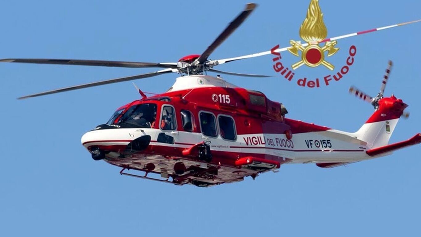 Elicottero dei Vigili del Fuoco usato per fini privati, scoppia la polemica