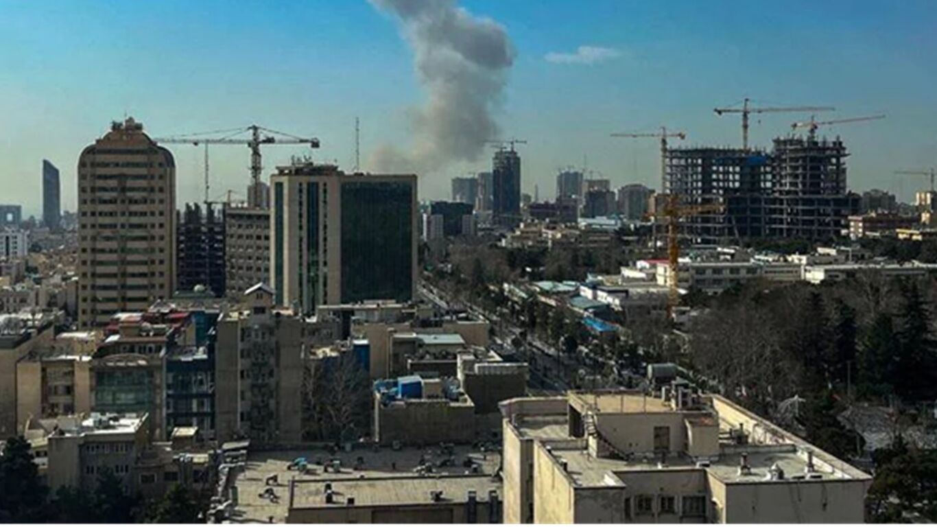 Usa e Israele attaccano l'Iran, esplosioni a Teheran e in diverse città