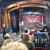 Sanremo 2026, al DopoFestival scatta il bacio tra due uomini dopo quello 'censurato' di Levante e Gaia