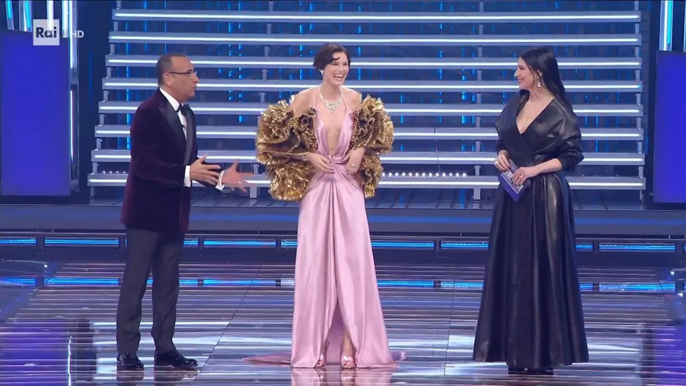 Sanremo 2026, quarta serata: 10,5 milioni di spettatori e 65,2% di share. Il confronto con le altre edizioni