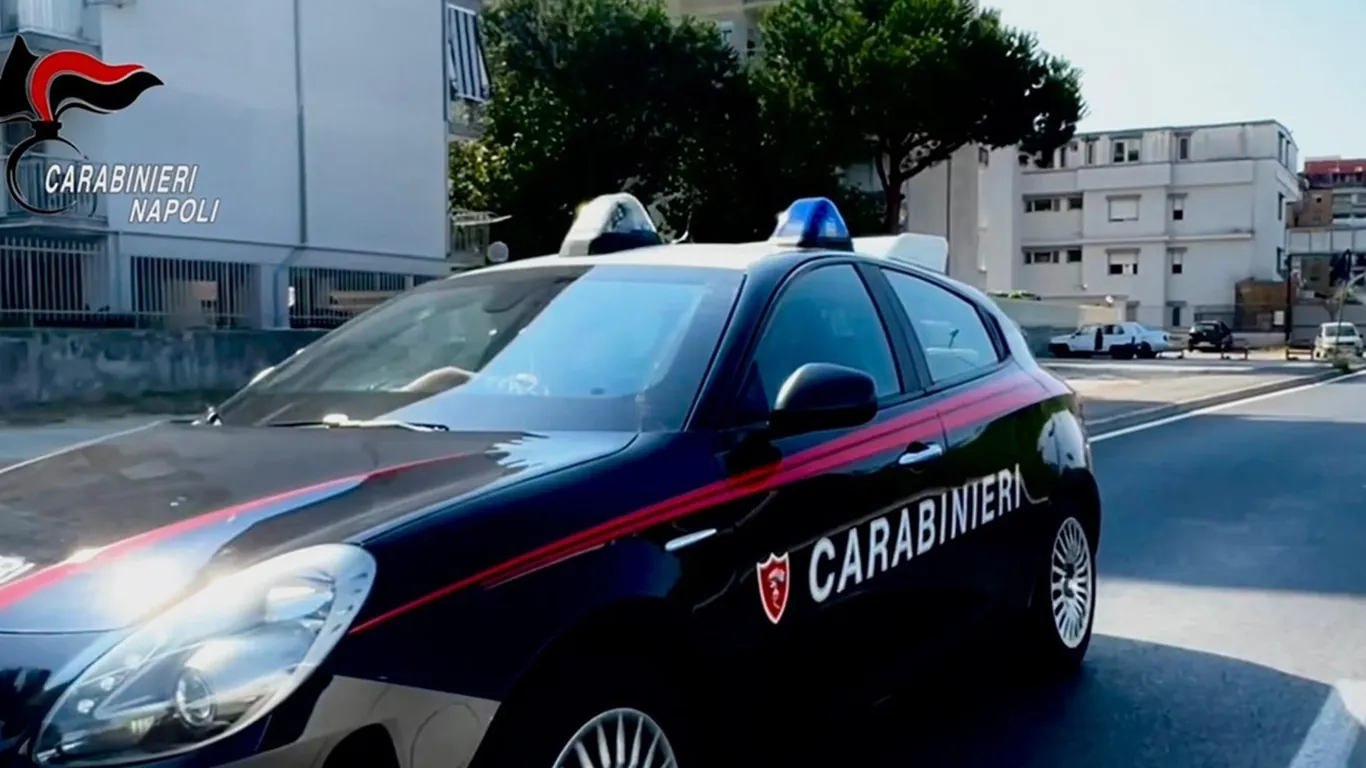 Licola, in auto col figlio e una pistola come Indiana Jones: arrestato 32enne