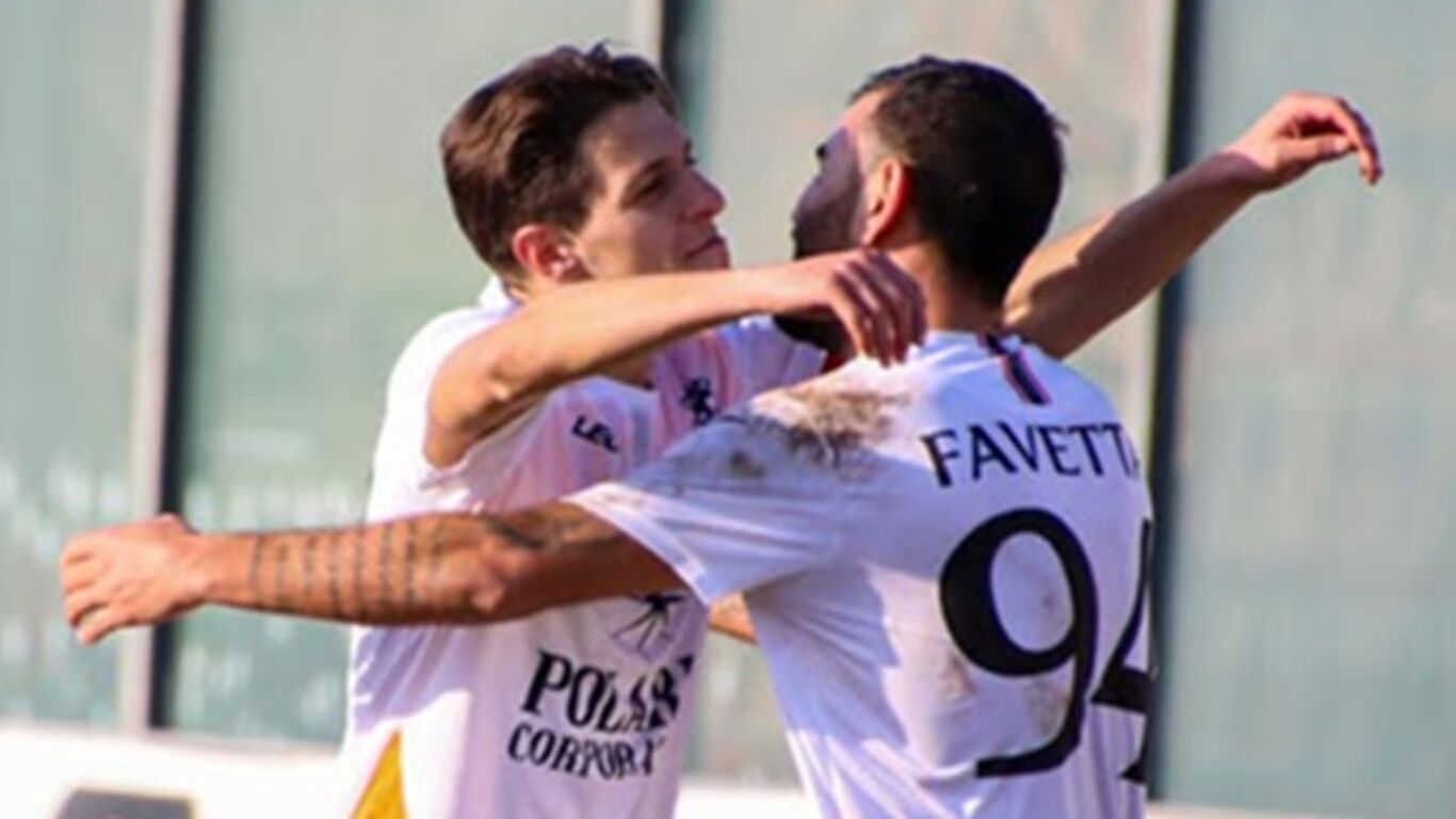 Il Savoia vittorioso con la Vibonese (0-2) si riporta in testa alla clsssifica