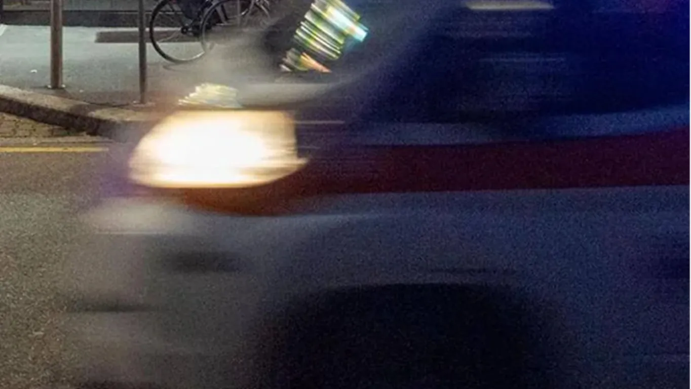 Perde il controllo dell'auto e finisce contro un palo dell'Enel, muore 52enne