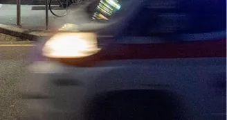 Perde il controllo dell'auto e finisce contro un palo dell'Enel, muore 52enne