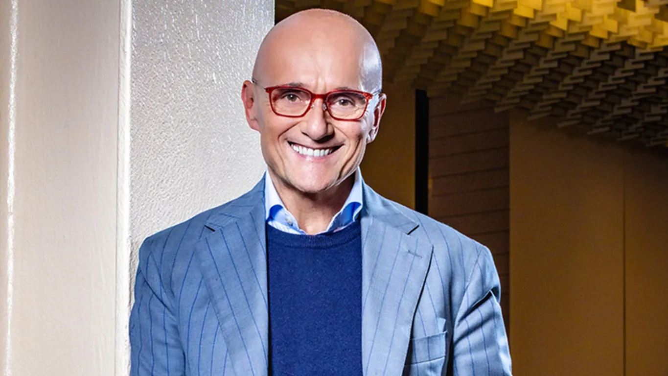 Non è legato a Corona: Alfonso Signorini rompe il silenzio sul suo addio a Chi