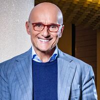 Non è legato a Corona: Alfonso Signorini rompe il silenzio sul suo addio a Chi